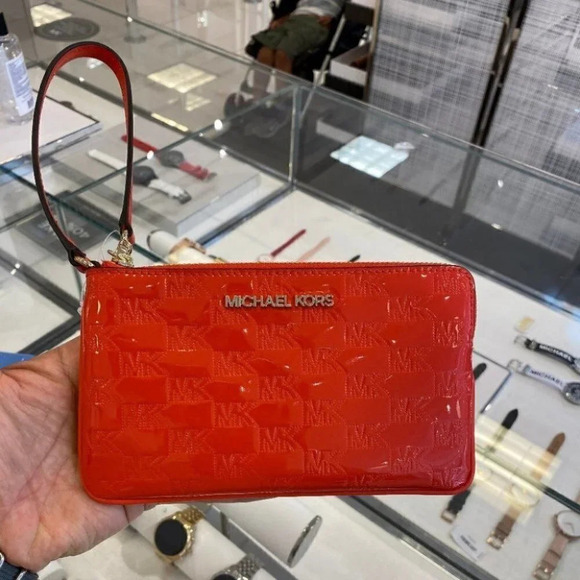 MK LG Gusset Wristlet Manda (to WM) - Picture 1 of 9